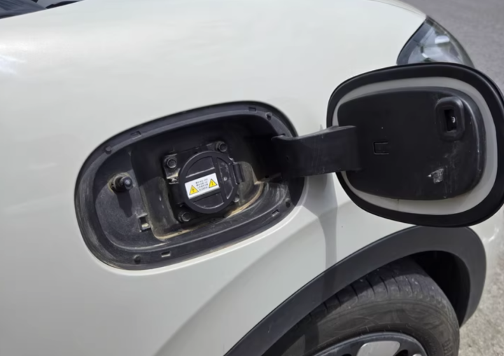 Nắp cổng sạc Wuling Bingo